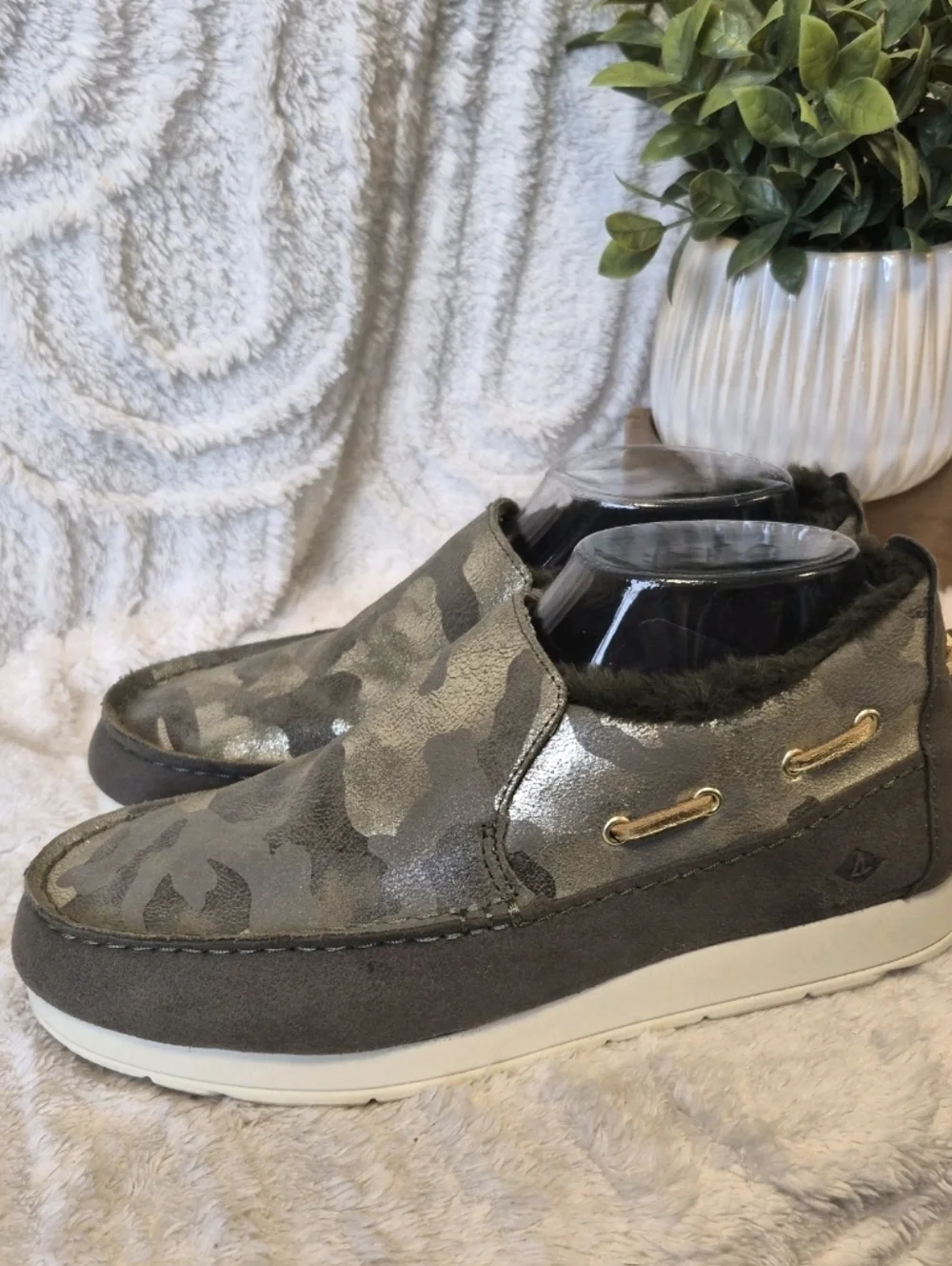 NEW Sperry Moc-Sider Slip-On Shoes Olive Green Camo Leather Faux Fur Lined Sz 8